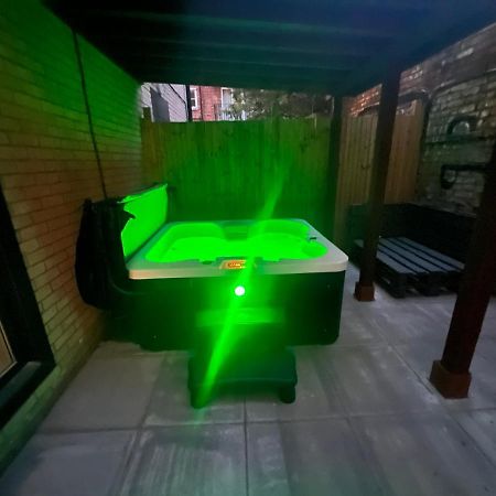 Central London, Jaccuzzi,Newbuild, 2 Bedrooms Two Baths 외부 사진