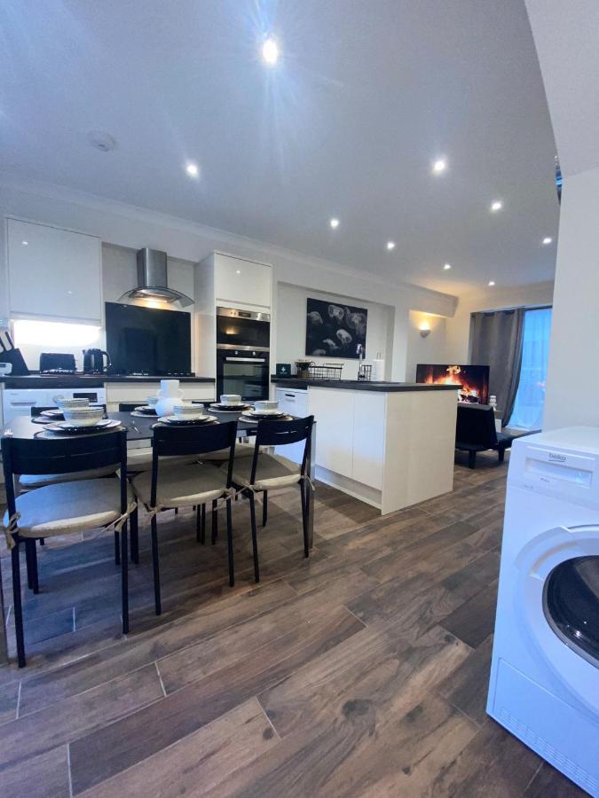 Central London, Jaccuzzi,Newbuild, 2 Bedrooms Two Baths 외부 사진