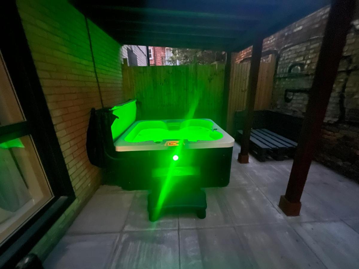 Central London, Jaccuzzi,Newbuild, 2 Bedrooms Two Baths 외부 사진