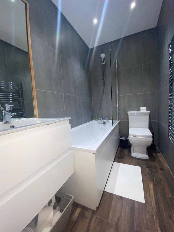 Central London, Jaccuzzi,Newbuild, 2 Bedrooms Two Baths 외부 사진